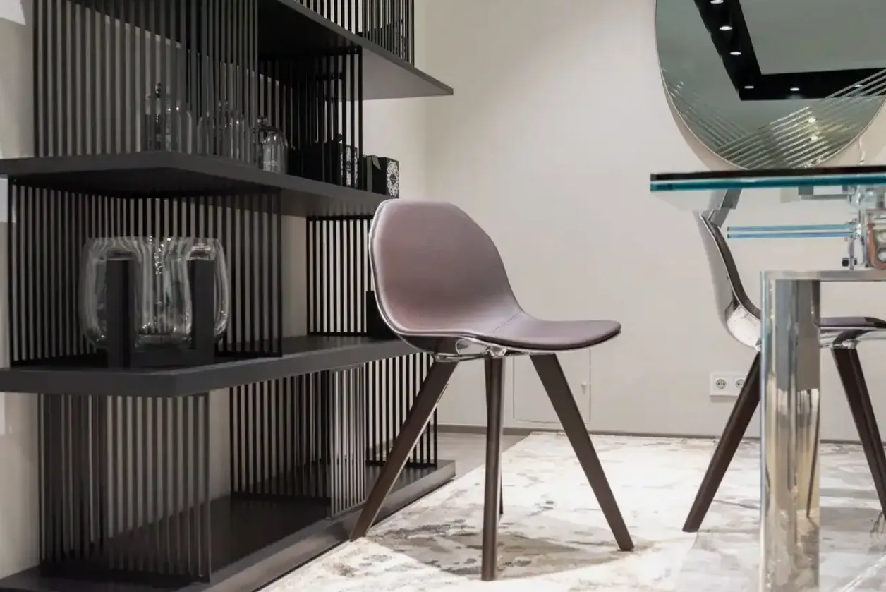 Salon z szarą rogówką
